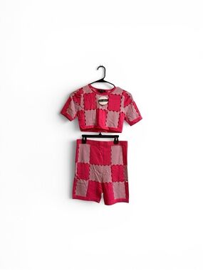WinWin Two-Tone Pink Patchwork Knit Crewneck Crop Top